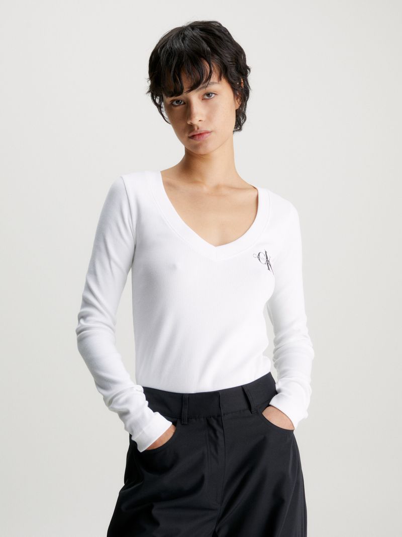 T-shirt-slim-de-canale-con-cuello-en-V