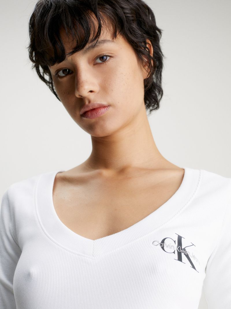 T-shirt-slim-de-canale-con-cuello-en-V
