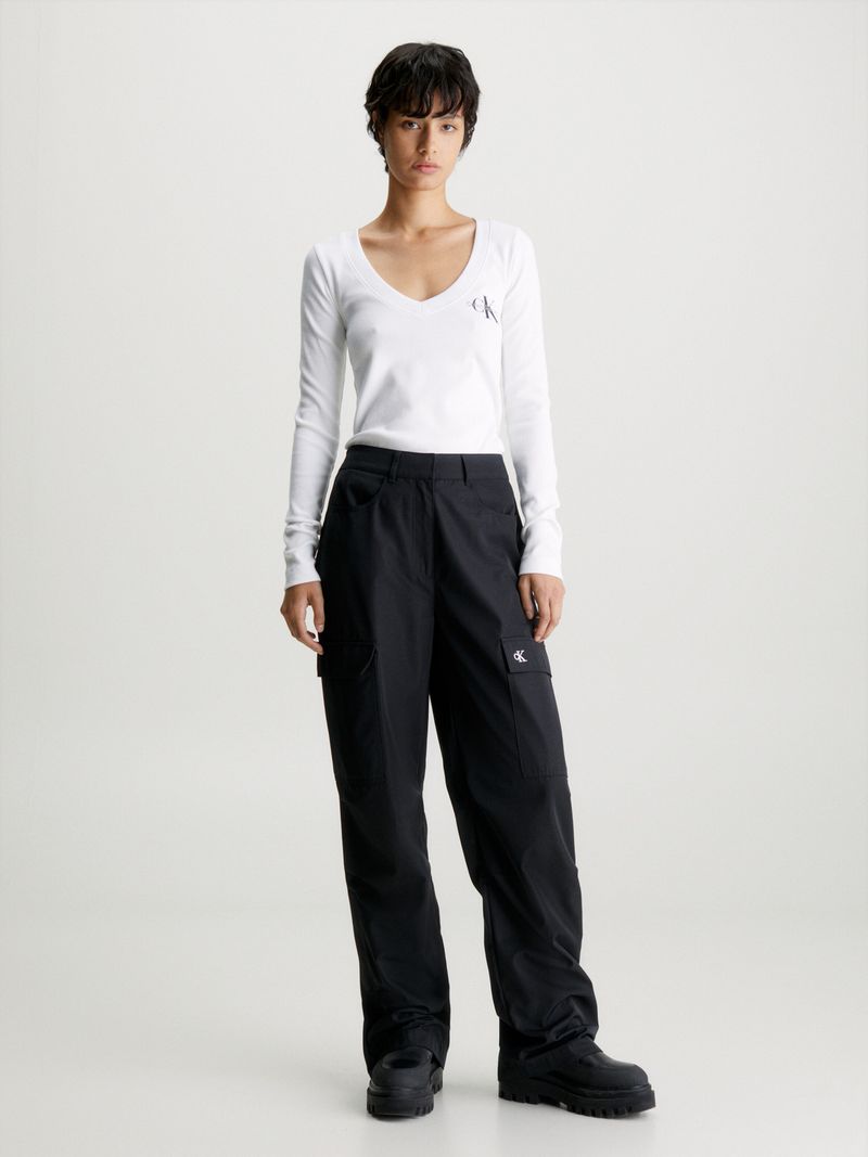 T-shirt-slim-de-canale-con-cuello-en-V