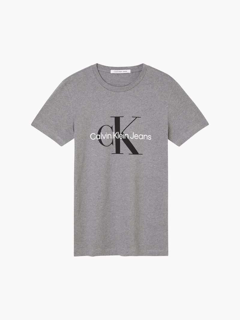 T-shirt-slim-y-diseño-de-monograma