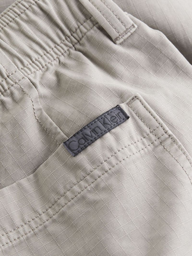 Pantalon-cargo-recto-de-ripstop