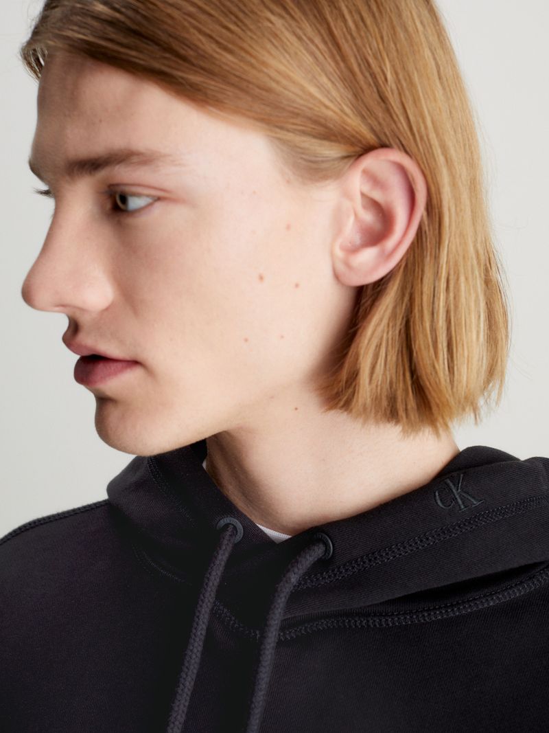 Sudadera-oversized-con-gorro-y-monograma