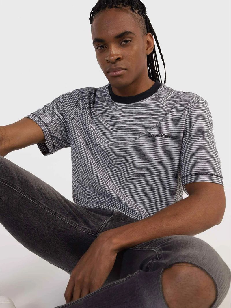 T-shirt-de-manga-corta-a-rayas